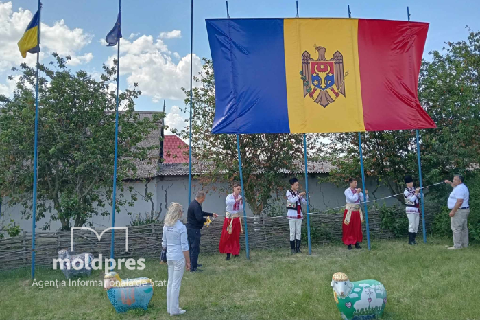 ФОТО/ Самый большой флаг Республики Молдова в Украине поднят в Одесской области