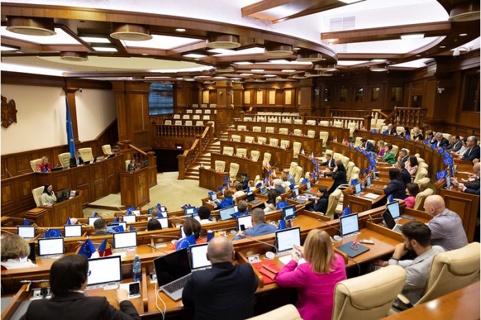 Deputații se vor întruni joi în ședință plenară: Biroul permanent al Parlamentului a aprobat ordinea de zi următoarelor ședințe