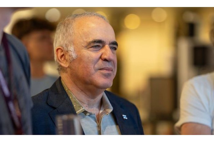 Șahistul Garry Kasparov crede că ameninţarea nucleară este o cacealma a propagandei ruse