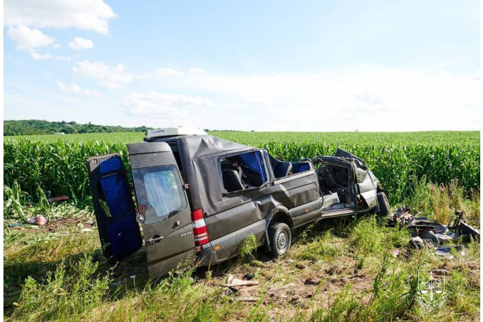 Grav accident rutier, soldat cu 14 morţi în Ucraina
