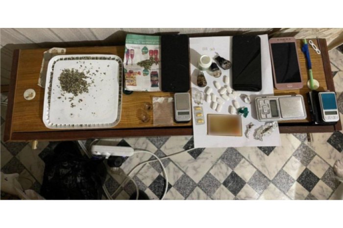 Trei bărbați, reținuți la Drochia fiind suspectați de trafic de droguri 