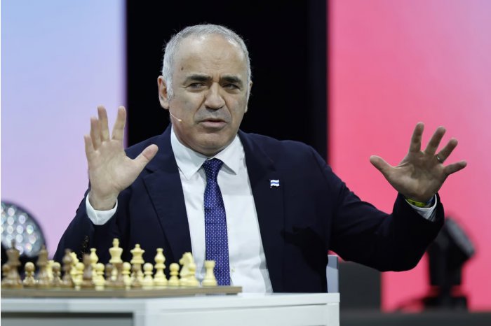 Campionul mondial la șah, Garry Kasparov, îndeamnă moldovenii să participe la referendum: „Este alegerea între un trecut totalitar și un viitor bazat pe valori europene. Nu pierdeți această oportunitate!” 