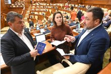 MPs received copy of new edition of Moldovan Constitution printed by MOLDPRES'